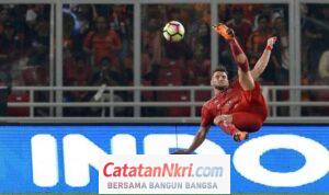 Pemain persija jakarta marko simic saat tendangan salto Pemain Persija Jakarta Marko Simic Saat Tendangan Salto