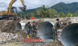 TNI Bahu-Membahu Bangun Jembatan, Warga Sumatra Rasakan Kehadiran Negara