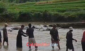 Gotong Royong Perbaiki Tanggul: Pemdes Cikarang Pimpin Aksi Dukung Pangan Berkelanjutan