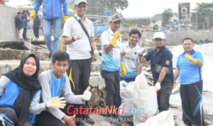 Bupati Asep Japar Dorong Kesadaran Kolektif Jaga Kebersihan Pantai Gadobangkong