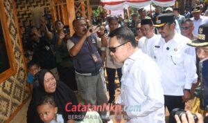 Resmikan Huntap Adaptif di Sukarame, Bupati Sukabumi Asep Japar Dampingi Penasihat Presiden