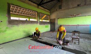 Hidupkan Ekonomi Keluarga, Revitalisasi SMPN 3 Jiken oleh Pemerintah Buka Lapangan Kerja Bagi Warga Sekitar