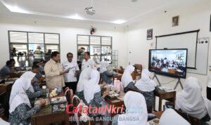 Prabowo Dorong Digitalisasi Pendidikan, Targetkan Penambahan Papan Interaktif di Setiap Kelas