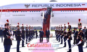 Perkuat Kerja Sama Energi hingga Pertahanan, Presiden Prabowo Tiba di Prancis