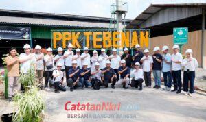 Bersama Dewan Komisaris PTPN I, Anita Ariyani Tekankan Kesejahteraan Pekerja Saat Kunjungi Kebun Tebenan